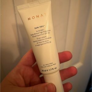 Monat Sun screen